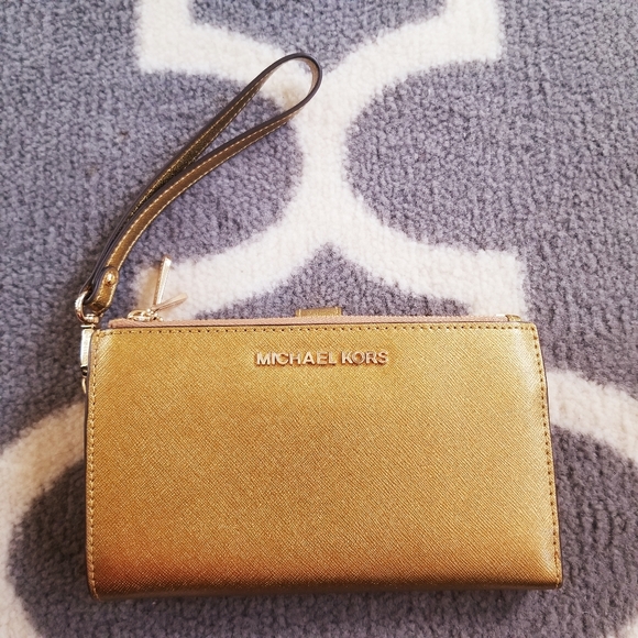NWOT Michael Kors Gold Jet Set Travel Wristlet/Clutch - Picture 2 of 12